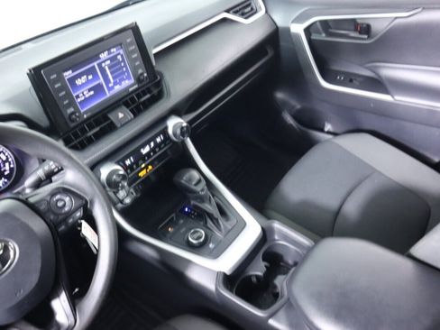 Used 2021 Toyota RAV4 LE AWD/4WD image 29