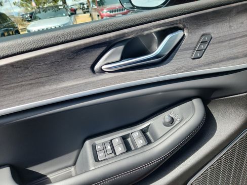 New 2025 Jeep Grand Cherokee Limited w/ Black Appearance Package image 16