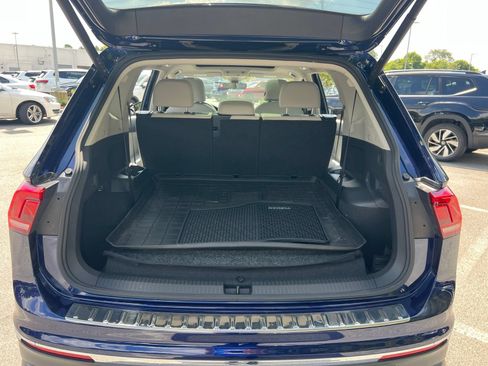 Certified 2024 Volkswagen Tiguan SE w/ Panoramic Sunroof Package FWD image 34