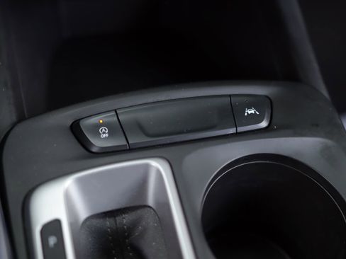 Used 2025 Chevrolet Trax LS w/ LS Convenience Package FWD image 16