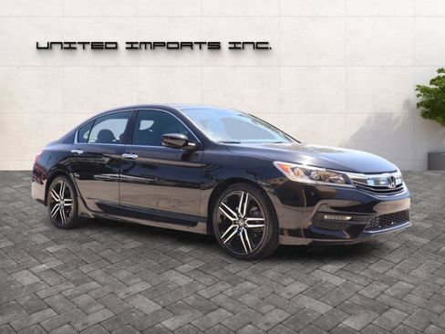 Used 2017 Honda Accord Sport image 9