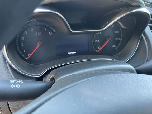 Used 2017 Chevrolet Impala Premier w/ Enhanced Convenience Package FWD image 2