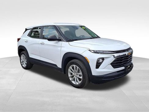 Used 2024 Chevrolet TrailBlazer LS FWD image 1