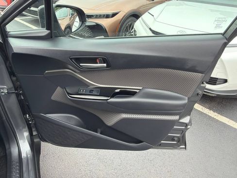 Used 2021 Toyota C-HR Limited FWD image 9
