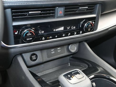 Used 2025 Nissan Rogue SV w/ SV Premium Package FWD image 27