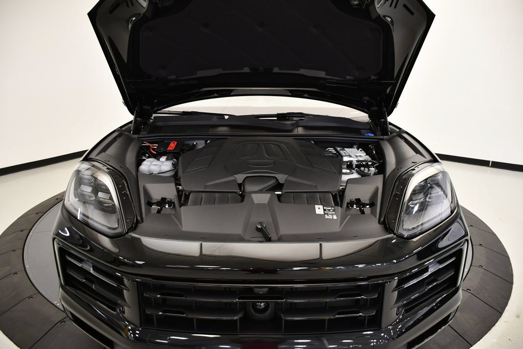 Certified 2025 Porsche Cayenne E-Hybrid Coupe AWD/4WD image 14