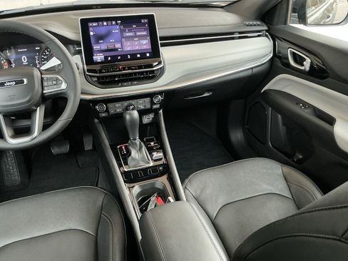 Used 2023 Jeep Compass Limited image 16