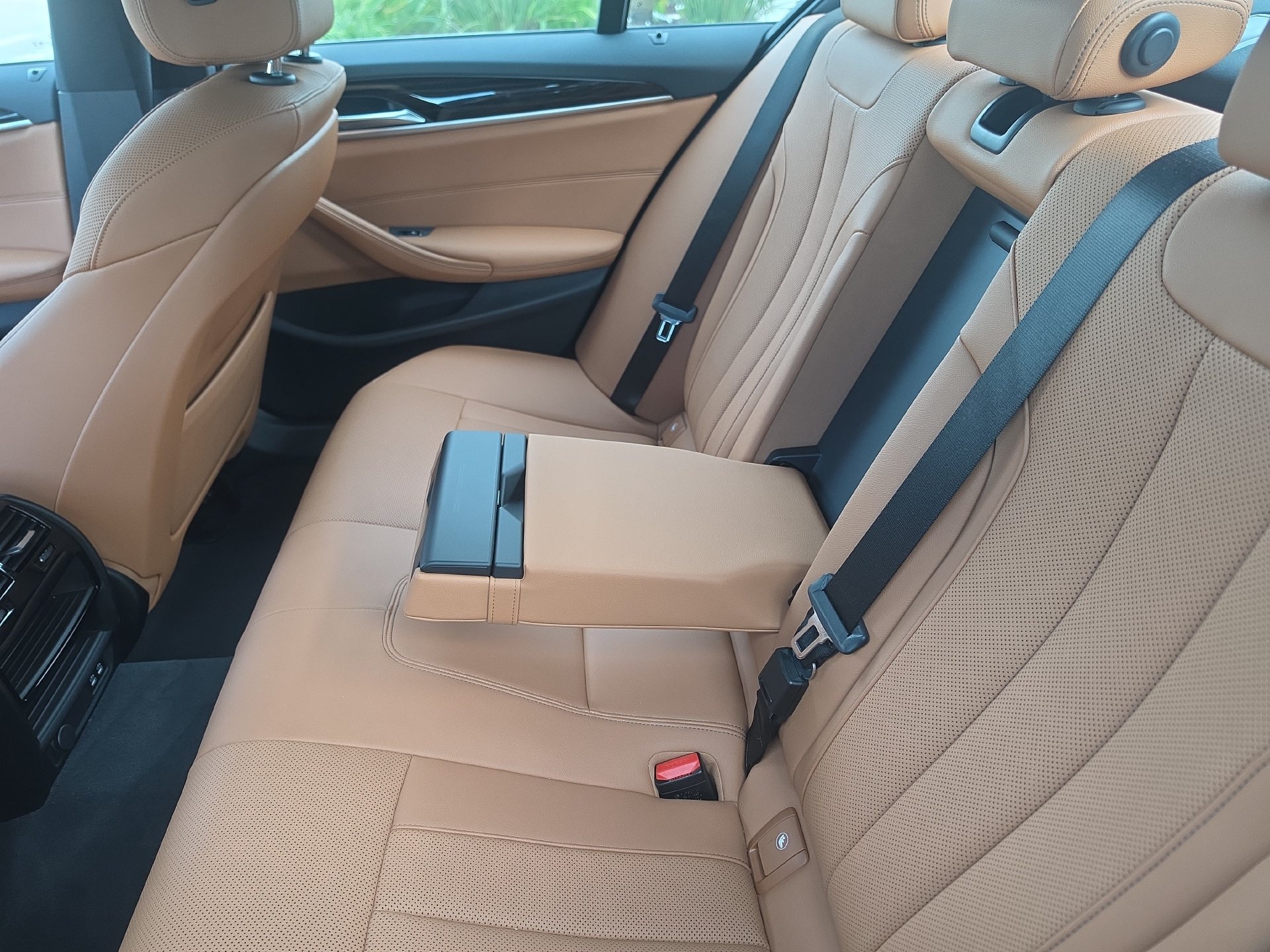 Used 2023 BMW 530i w/ M Sport Package RWD image 8