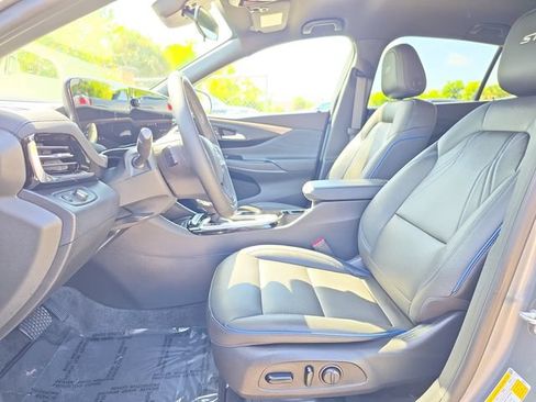 Certified 2025 Buick Envista Sport Touring w/ Convenience I Package FWD image 16
