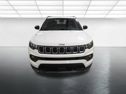Used 2024 Jeep Compass Latitude AWD/4WD image 9