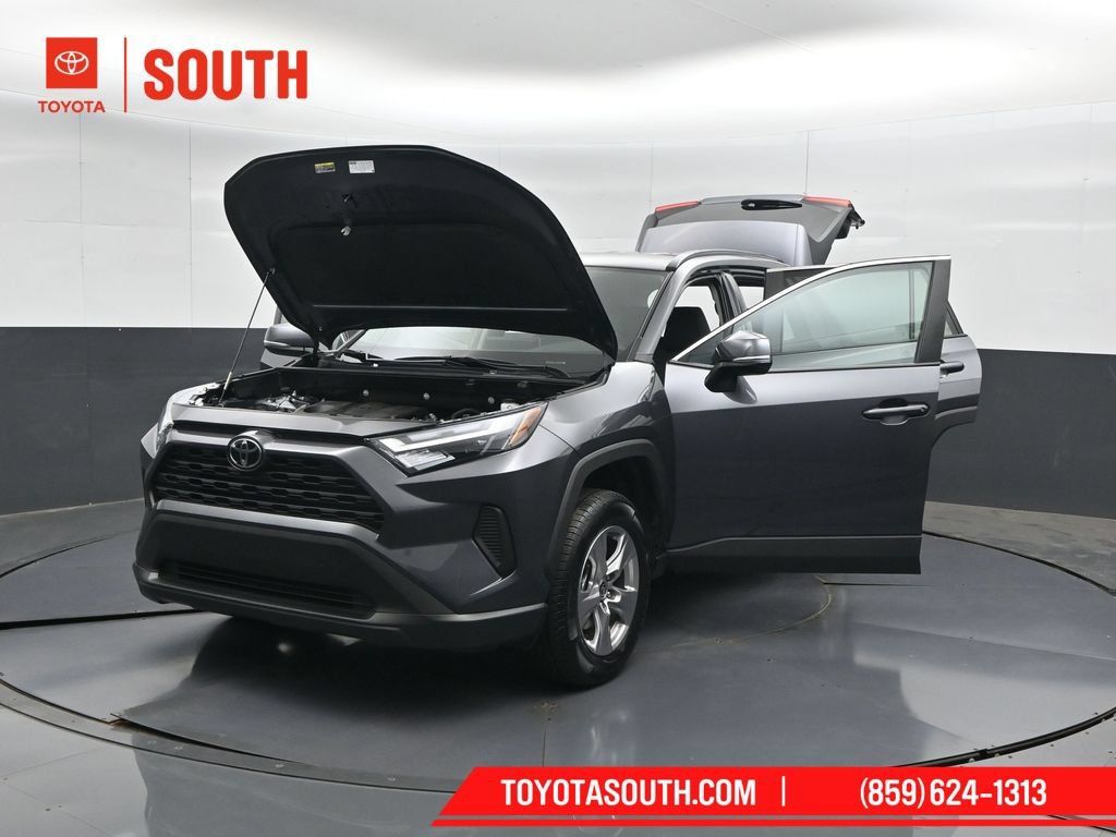 Used 2025 Toyota RAV4 XLE AWD/4WD image 55