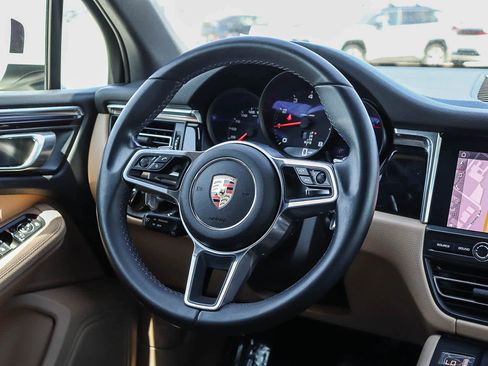 Used 2021 Porsche Macan image 14