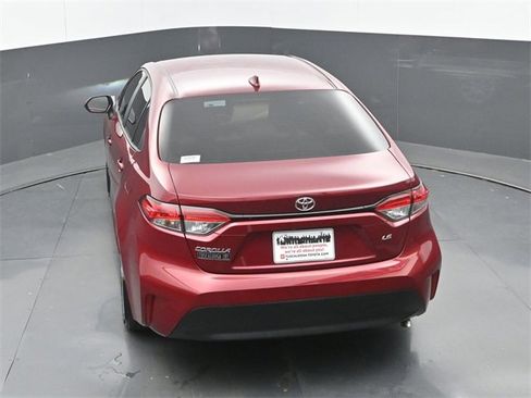 Used 2025 Toyota Corolla LE image 30