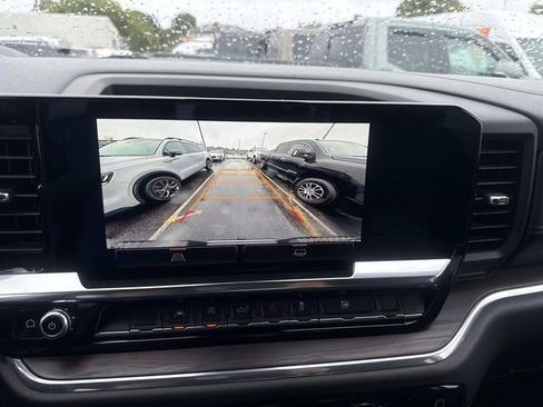 Used 2025 GMC Sierra 1500 SLT image 32