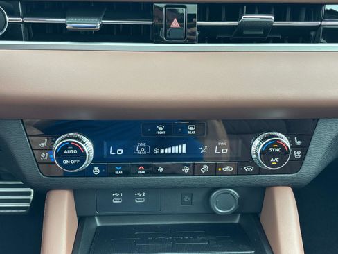 New 2025 Mitsubishi Outlander SEL image 16