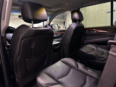 Used 2016 Cadillac Escalade Luxury image 14