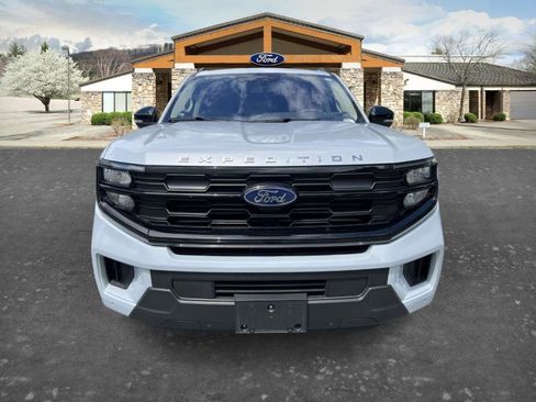 Used 2025 Ford Expedition Max Active AWD/4WD image 2