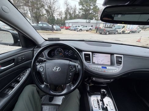 Used 2012 Hyundai Genesis 3.8 w/ Premium Pkg RWD image 10