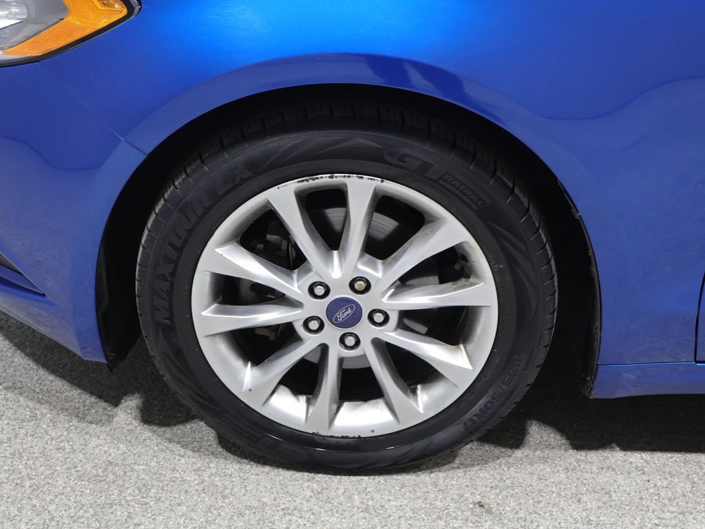Used 2017 Ford Fusion SE FWD image 7