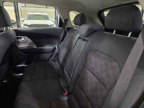 Used 2018 Kia Niro LX image 14