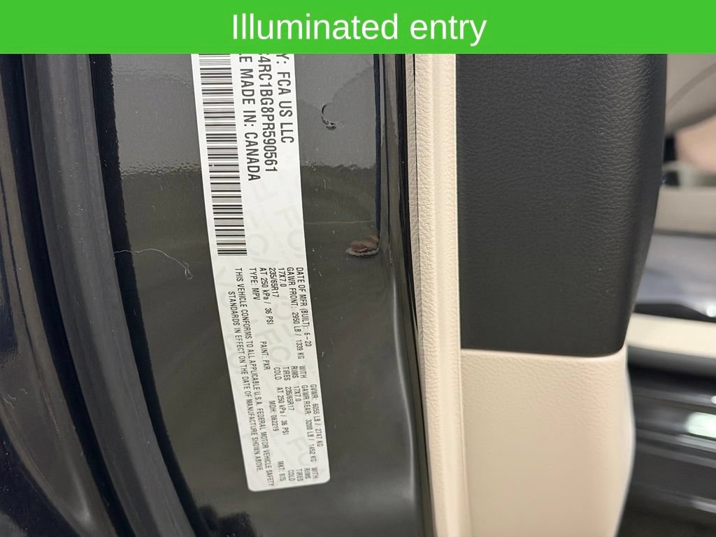 Used 2023 Chrysler Pacifica Touring-L FWD image 32