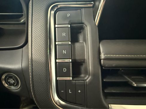 Used 2023 GMC Yukon XL SLT AWD/4WD image 25