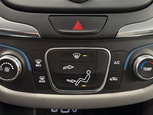 Used 2019 Chevrolet Equinox LS image 17