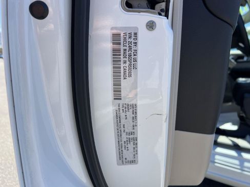 Used 2023 Chrysler Pacifica Touring-L FWD image 54