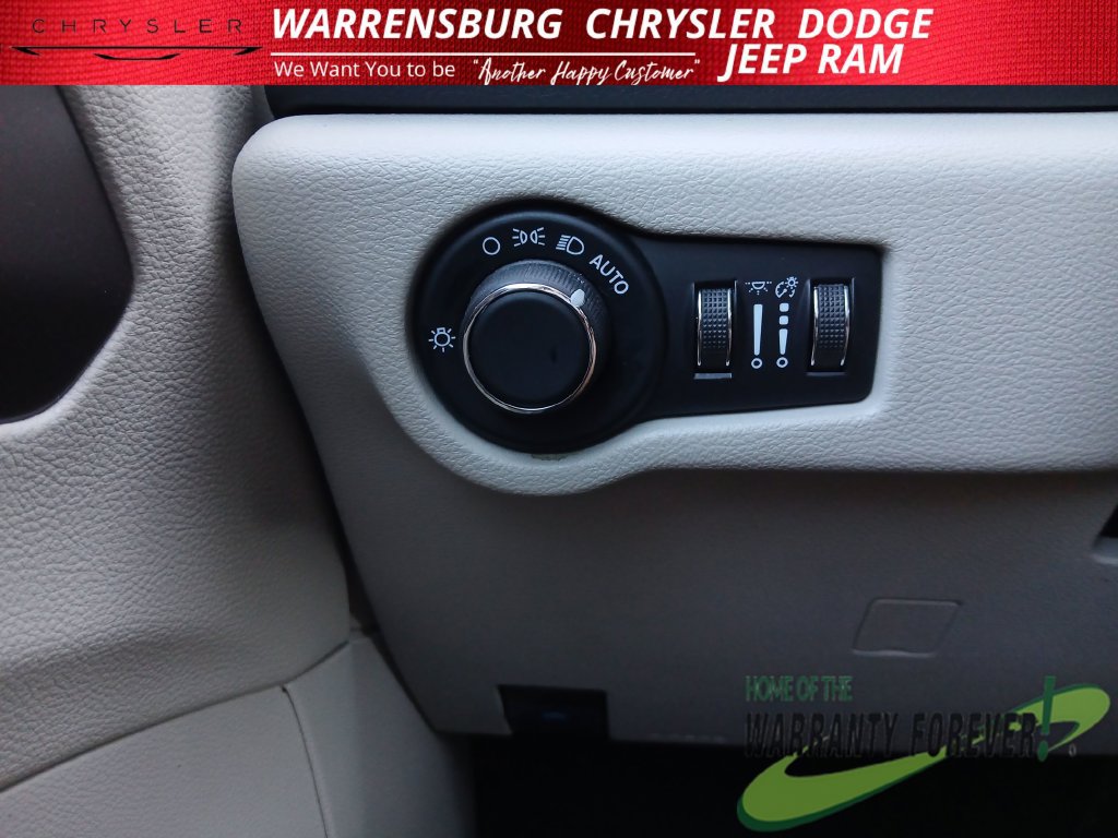 Used 2023 Chrysler Voyager LX FWD image 33