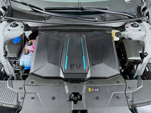 Used 2024 Hyundai Ioniq 5 SE image 32