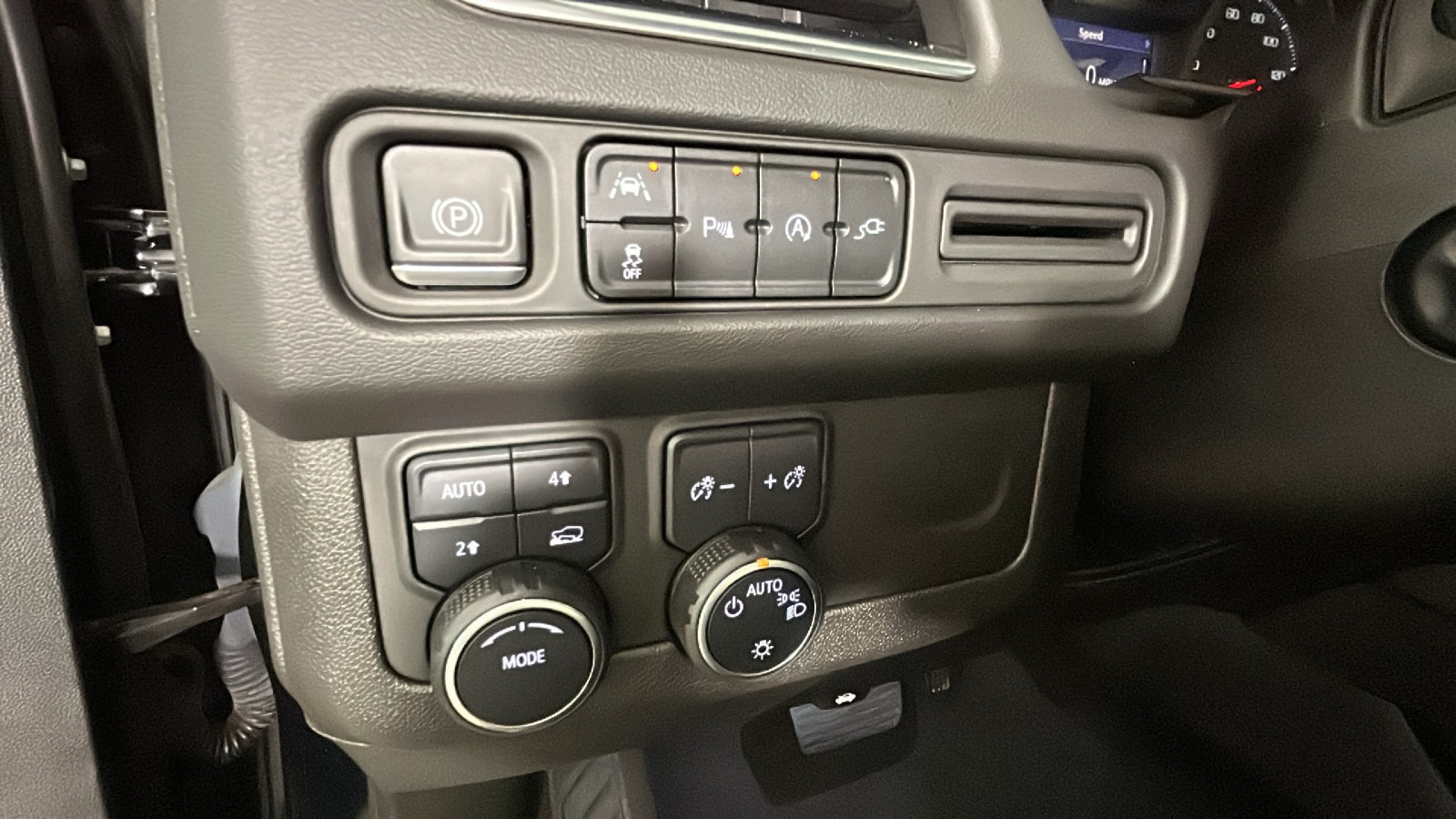 Used 2021 Chevrolet Tahoe RST w/ Luxury Package AWD/4WD image 24