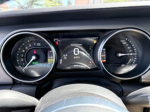 Used 2023 Jeep Wrangler Unlimited Rubicon 4xe AWD/4WD image 23