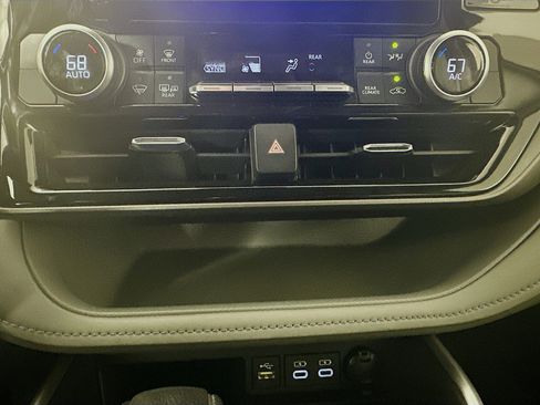 Used 2023 Toyota Highlander L FWD image 23