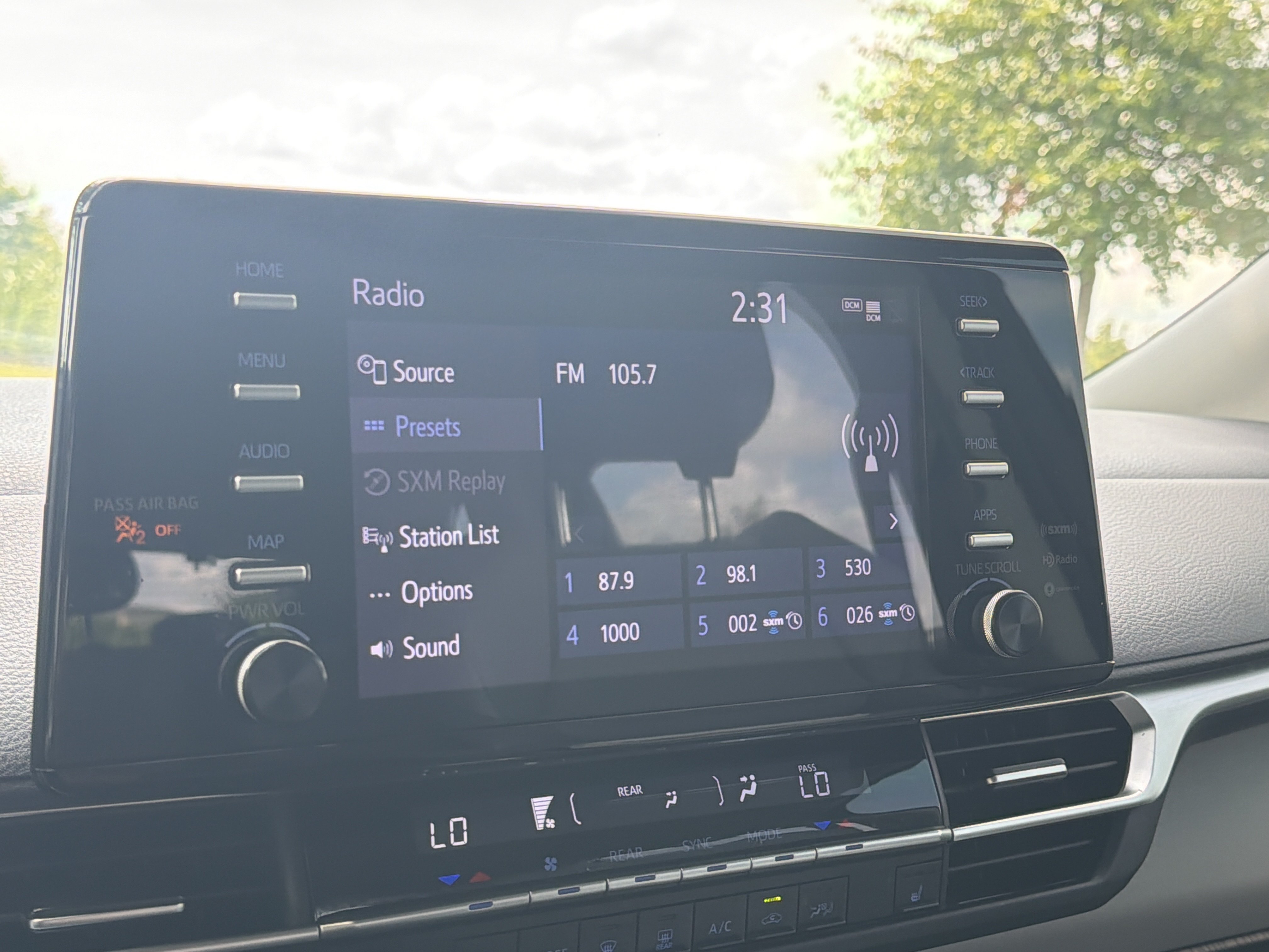 Used 2022 Toyota Sienna XLE FWD image 3