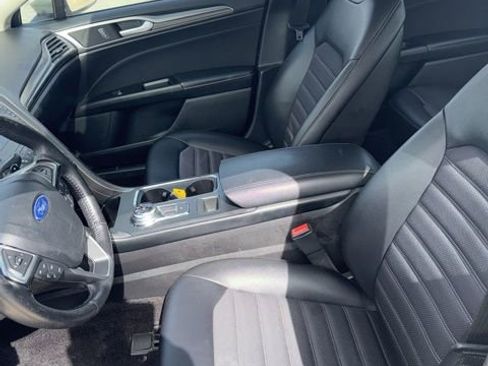 Used 2017 Ford Fusion SE w/ Equipment Group 201A image 7