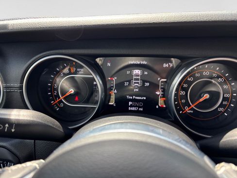 Used 2018 Jeep Wrangler Unlimited Sahara w/ Dual Top Group AWD/4WD image 16