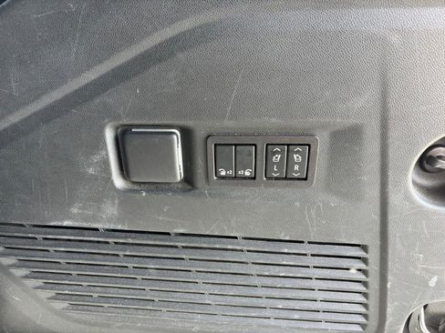 Used 2023 Chevrolet Tahoe High Country AWD/4WD image 31