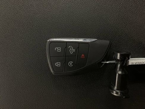 Used 2026 Chevrolet Silverado 1500 LT Trail Boss w/ LT Trail Boss Premium Package AWD/4WD image 37
