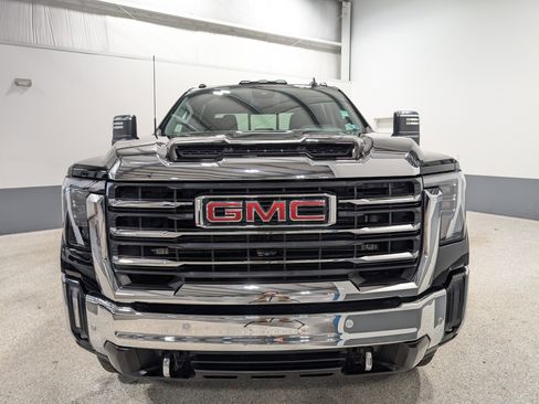 Used 2024 GMC Sierra 3500 SLT w/ SLT Convenience Package image 8