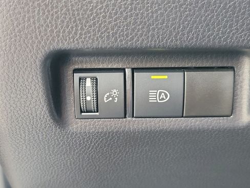 Used 2025 Toyota RAV4 LE AWD/4WD image 30