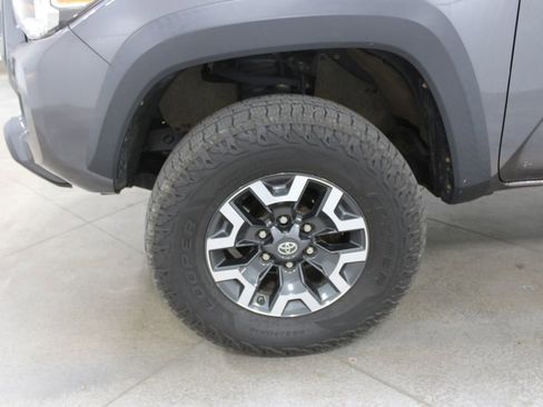 Used 2020 Toyota Tacoma TRD Off-Road w/ TRD Premium Off Road Package AWD/4WD image 36