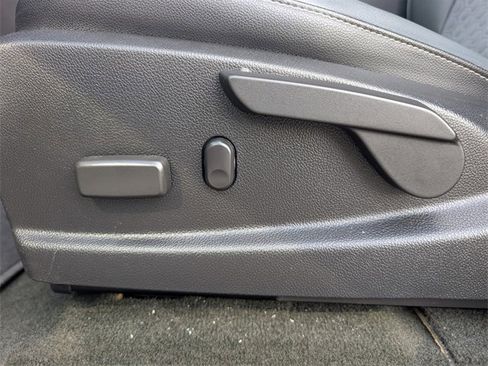 Used 2018 Chevrolet Colorado Z71 image 15