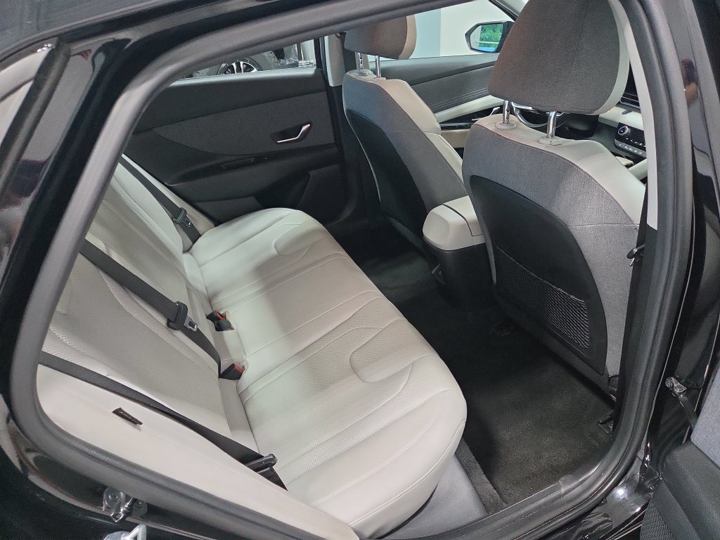 Used 2024 Hyundai Elantra Limited FWD image 16