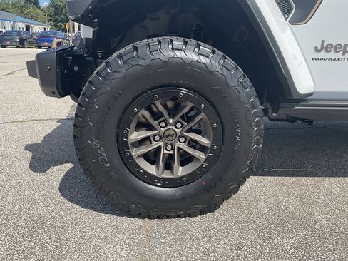 New 2025 Jeep Wrangler Unlimited Rubicon 392 image 17