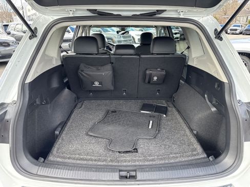 Used 2023 Volkswagen Tiguan SE AWD/4WD image 34