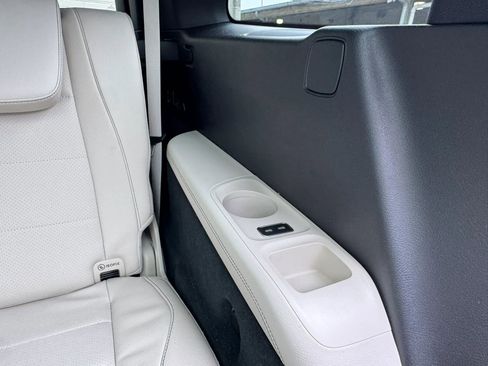 Used 2025 Mercedes-Benz GLS 450 4MATIC w/ AMG Line Exterior image 34