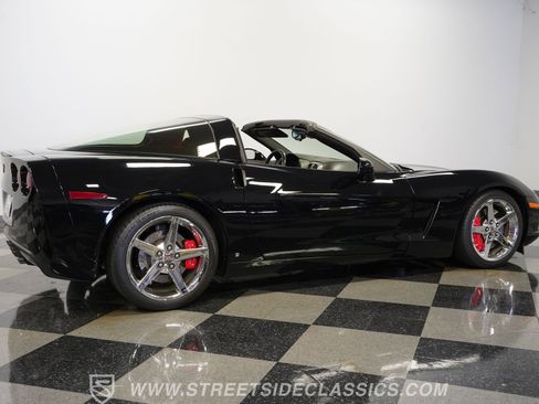 Used 2007 Chevrolet Corvette Coupe w/ Performance Package RWD image 14
