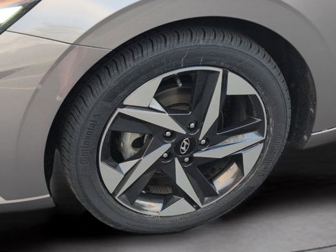 Used 2023 Hyundai Elantra Limited image 12