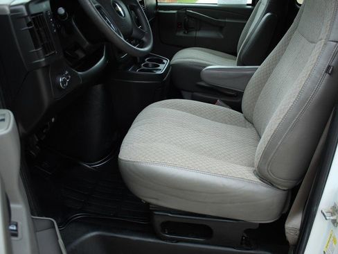 Used 2019 Chevrolet Express 3500 LT w/ LT Preferred Equipment Group image 15