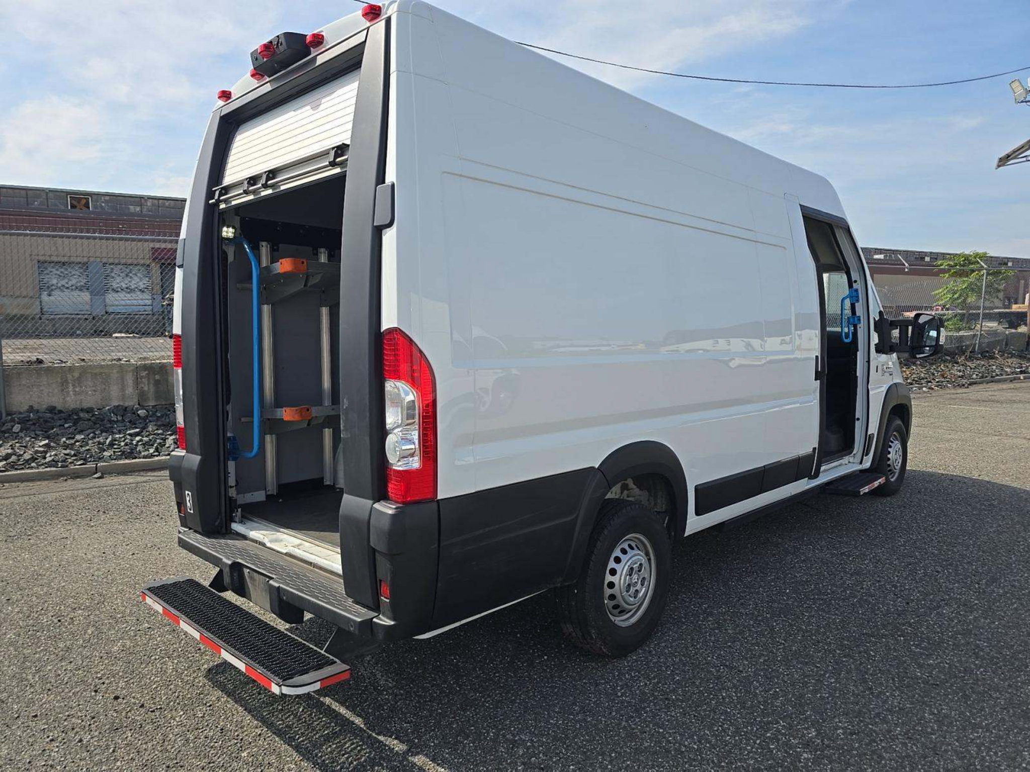 Used 2024 RAM ProMaster 3500 w/ Delivery Van Package FWD image 3